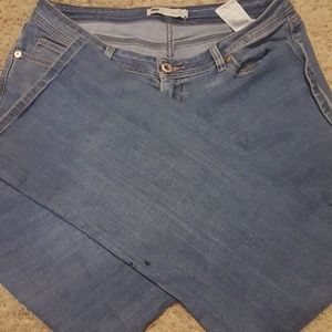 Curvy Boot Cut Levi's
